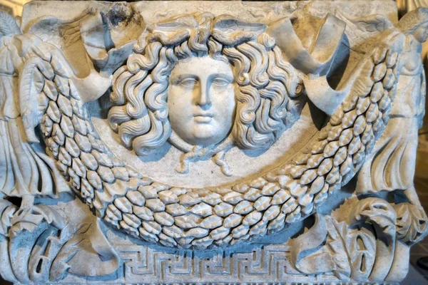 在土耳其德尼兹利的古代希拉波利斯发现的雕像 — 图库照片
