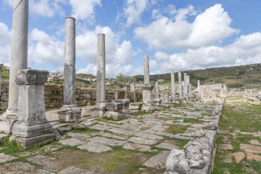 Antiochia Caesareia veya Antiochia Colonia Caesarea, Türk Göller Bölgesi'nde bir şehirdir., 