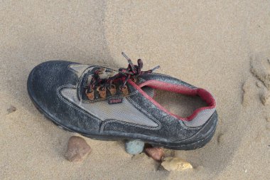 19.Şubat.2017 İstanbul Sahilde birçok atık var. Çevre kirliliği.