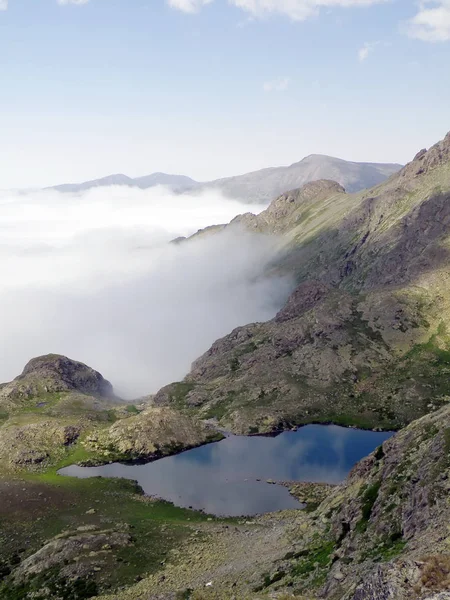 Demirkapi Mountains Located South Longlake Caykara District Unidetified Hiker Taking — Stock Photo, Image