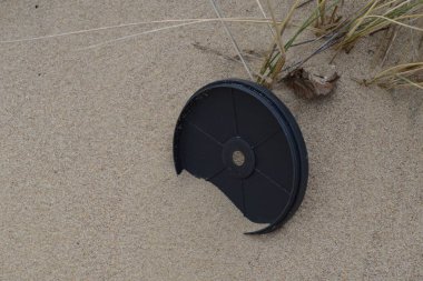 19.Şubat.2017 İstanbul Sahilde birçok atık var. Çevre kirliliği.