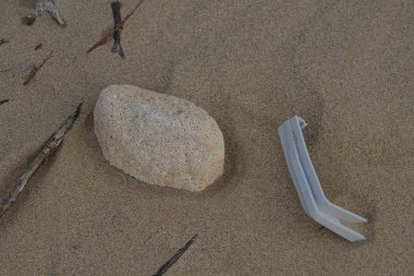 19.Şubat.2017 İstanbul Sahilde birçok atık var. Çevre kirliliği.