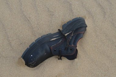 19.Şubat.2017 İstanbul Sahilde birçok atık var. Çevre kirliliği.