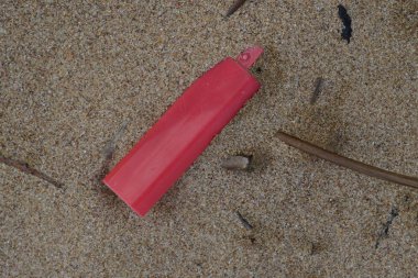 19.Şubat.2017 İstanbul Sahilde birçok atık var. Çevre kirliliği.