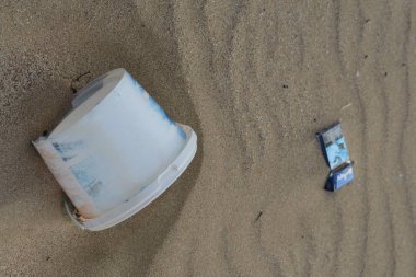 Sahilde birçok tür rejectamenta