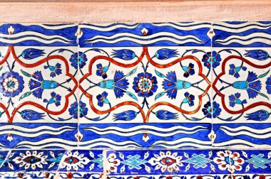 Osmanlı döneminden İznik çinileri.