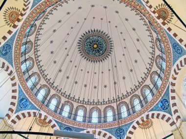 Rüstem Paşa Camii, ünlü Osmanlı mimarı Mimar Sinan tarafından Rstem Paa için, Sadrazamdan Kanuni Sleyman'a yaptırılmıştır. Ancak, 1561 yılında, 1563 yılında tamamlanamadan önce öldü