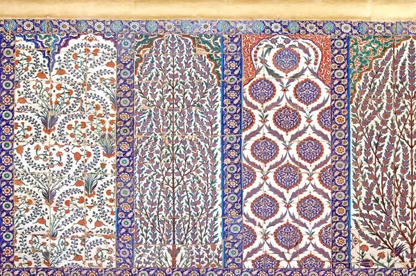 2009 土耳其伊斯坦布尔 古代奥斯曼时代蓝色清真寺的花纹瓷砖 — 图库照片