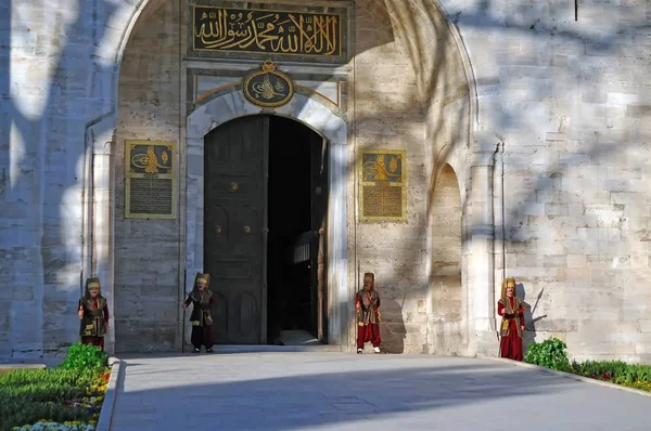 2010年3月16日 土耳其伊斯坦布尔 托普卡皮宫外 — 图库照片
