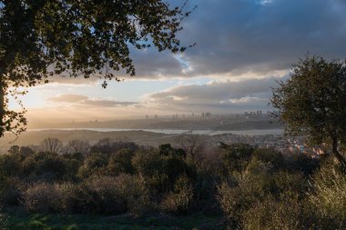 İstanbul şehrinin en yüksek noktasından gün batımı manzarası,Çamlıca.