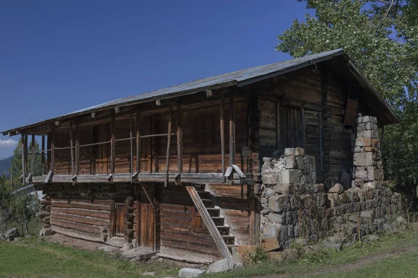 Trä Gammal Houde Landsbygden — Stockfoto