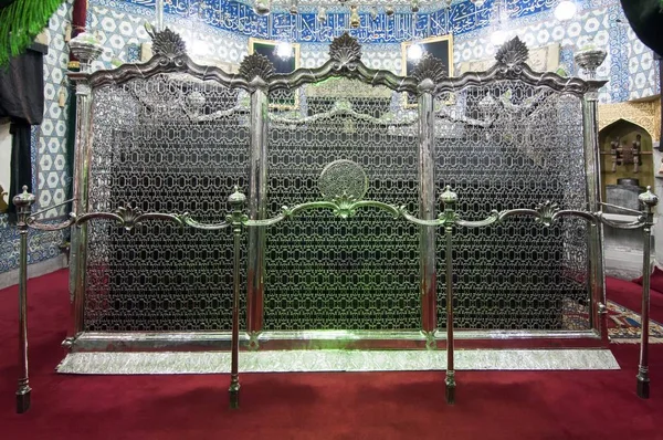 16 Şubat 2010 İstanbul.Eyüp Sultan Camii/Türbesi, İstanbul'un Eyüp ilçesinde, Haliç'e yakın şehir surlarının dışında yer almaktadır..