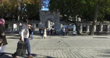 Sultanahmet Meydanı (Sultanahmet Meydani), İstanbul 'un eski tarihi mahallesidir. İstanbul 'un en tarihi eserlerinden bazıları burada..