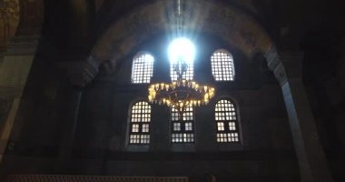 Ayasofya Sofya, eski Yunan Ortodoks Hıristiyan ataerkil katedrali, daha sonra Osmanlı İmparatorluk Camisi, şimdi de İstanbul 'da bir müze..