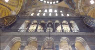 Ayasofya Sofya, eski Yunan Ortodoks Hıristiyan ataerkil katedrali, daha sonra Osmanlı İmparatorluk Camisi, şimdi de İstanbul 'da bir müze..