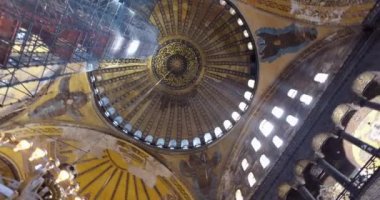 Ayasofya Sofya, eski Yunan Ortodoks Hıristiyan ataerkil katedrali, daha sonra Osmanlı İmparatorluk Camisi, şimdi de İstanbul 'da bir müze..