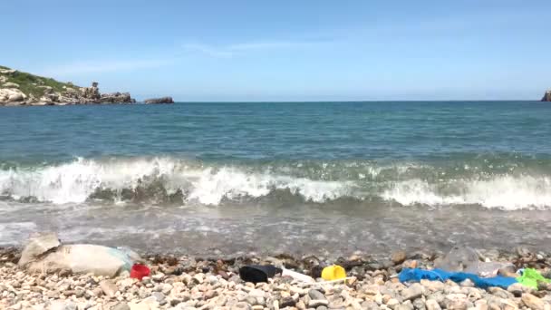 Schöner Strand Mit Abfall Verschmutzt — Stockvideo