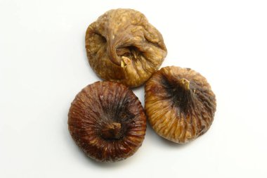 Bir küçük kurutulmuş incir (Isolated beyaz arka plan üzerinde)