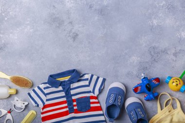 Küçük çocuk veya bebek çocuk aksesuarları Grey. Bebek kavramı ile seyahat