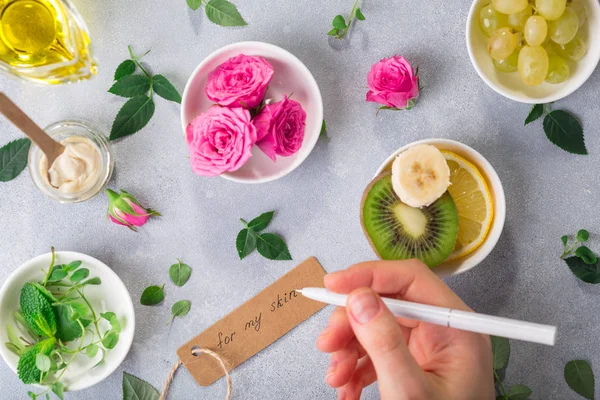 Spa Stilleven Met Natuurlijke Ingrediënten Voor Handgemaakte Room Roos Bloemblaadjes — Stockfoto