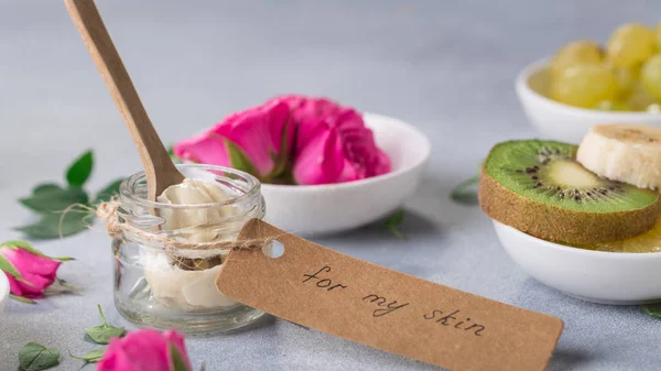 Spa Stilleven Met Natuurlijke Ingrediënten Voor Handgemaakte Room Roos Bloemblaadjes — Stockfoto