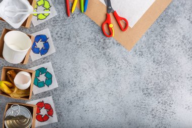 Plastik kağıt kompost ve metal copyscape için kaplar ile çocuklar için geri dönüşüm oyunu