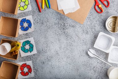 Plastik kağıt kompost ve metal copyscape için kaplar ile çocuklar için geri dönüşüm oyunu