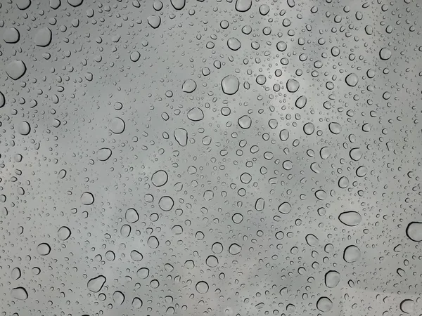 Gotas Chuva Superfície Dos Vidros Janela Com Fundo Nublado Padrão — Fotografia de Stock