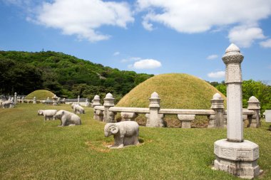 Uireung kral mezarları, şehir Seul kalbinde.