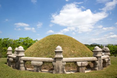 Uireung kral mezarları, şehir Seul kalbinde.