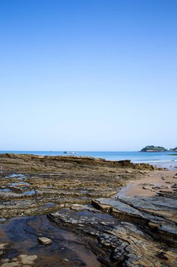 Çok öykülü sert katmanlı ve ünlü turistik tortul kayalarda Chaeseokgang Coast Buan-gun, Güney Kore site.
