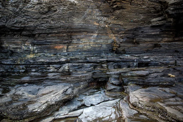Çok öykülü sert katmanlı ve ünlü turistik tortul kayalarda Chaeseokgang Coast Buan-gun, Güney Kore site.