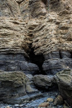 Çok öykülü sert katmanlı ve ünlü turistik tortul kayalarda Chaeseokgang Coast Buan-gun, Güney Kore site.