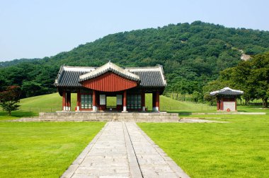 Uireung kral mezarları, şehir Seul kalbinde.