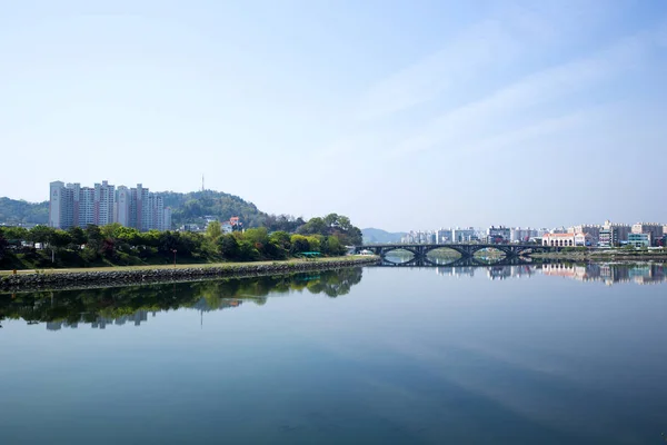Questo Fiume Namgang Fronte Alla Fortezza Jinjuseong Corea — Foto Stock