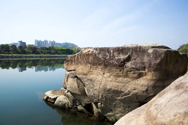 Questa Uiam Rock Fronte Alla Fortezza Jinjuseong Corea — Foto Stock