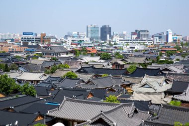 Jeonju Hanok Köyü geleneksel Kore evlerinin toplandığı bir köydür..
