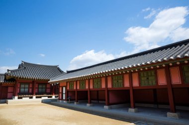 Suwon Hwaseong Kalesi Joseon Hanedanı sırasında bir kale duvarı ve Kore'ye ait bir Dünya Mirası Alanı.