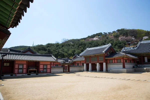 水原華城要塞は朝鮮王朝時代の要塞壁で 韓国が所有する世界遺産です — ストック写真