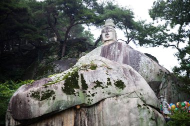 Andong, Kore'de bir Icheondong Stone Buddha Heykeli..