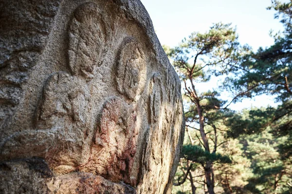 Figuras Budistas Talladas Superficie Roca Gyeongju — Foto de Stock