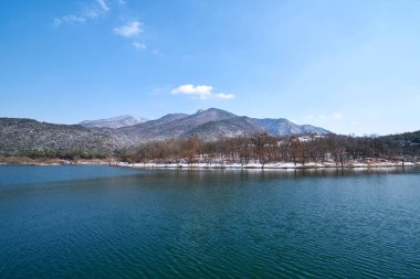 Rezervuar kış manzarası, Goesan-gun, Kore.