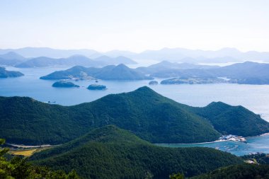Hallyeosudo deniz Milli Park bakan Mireuksan dağ Tongyeong, Güney Kore.