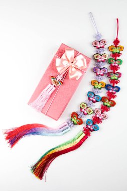 Kore geleneksel Wrap ve hediye .