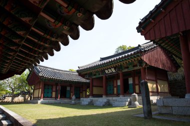 Ünlü bir turistik Kore olan Jinjuseong kale olduğunu.