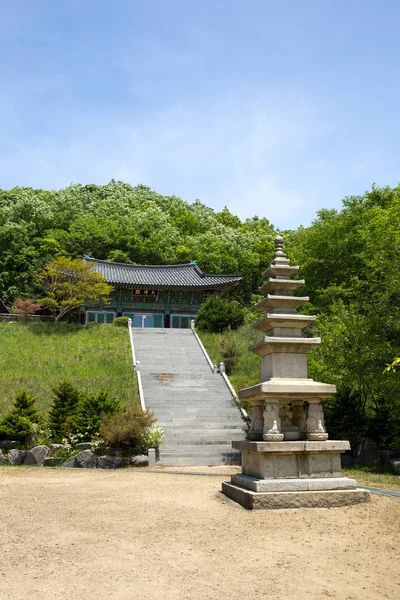 Jedná Různé Sochy Buddhy Chrámu Seonggoksa Gongju Koreji — Stock fotografie