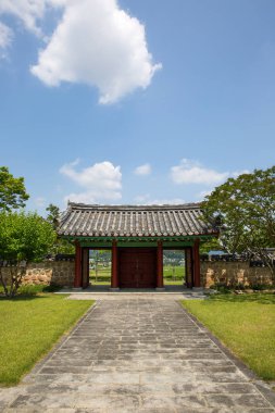 Burası Sangju-si, Kore'de bir kraliyet mezar alanı..