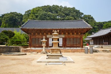 Tongdosa Tapınağı Yangsan-si, Kore'de ünlü bir tapınak.