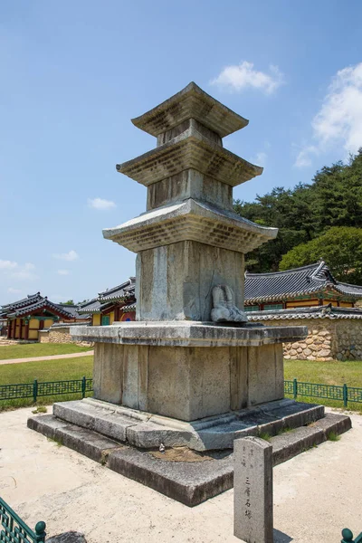 Burası Sangju-si, Kore'de bir kraliyet mezar alanı..