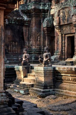 Kamboçya'da Banteay Srei harabeleri.